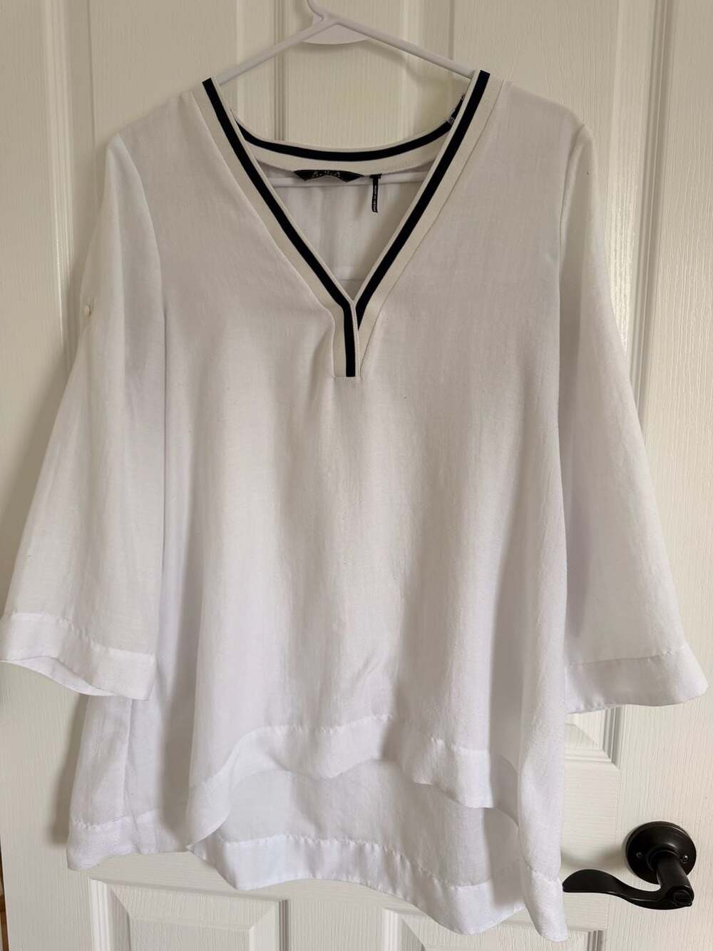 Zoa New York White V-Neck Tunic Blouse Size XS